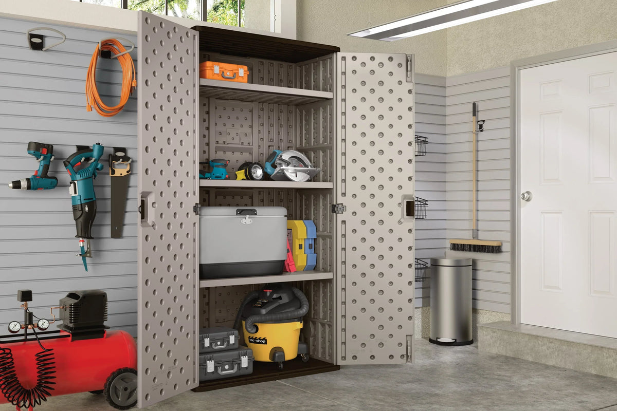 Nouveauté 2026 – Armoire de rangement extérieure Suncast Mega Tall en résine avec 3 étagères, finition platine métallisée
