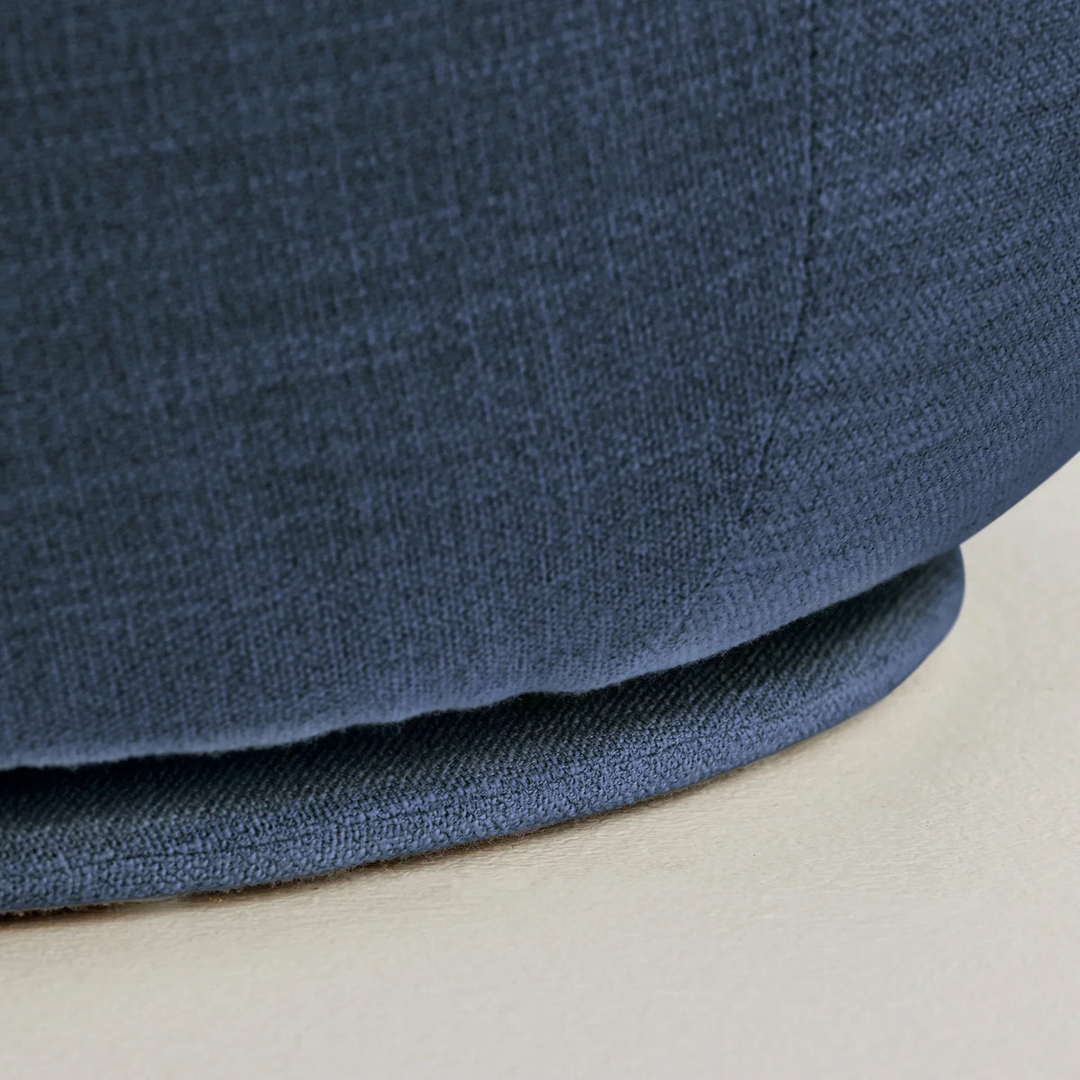 Nouveauté 2026 – Fauteuil pivotant Mira de Better Homes & Gardens , en peau de mouton retournée crème