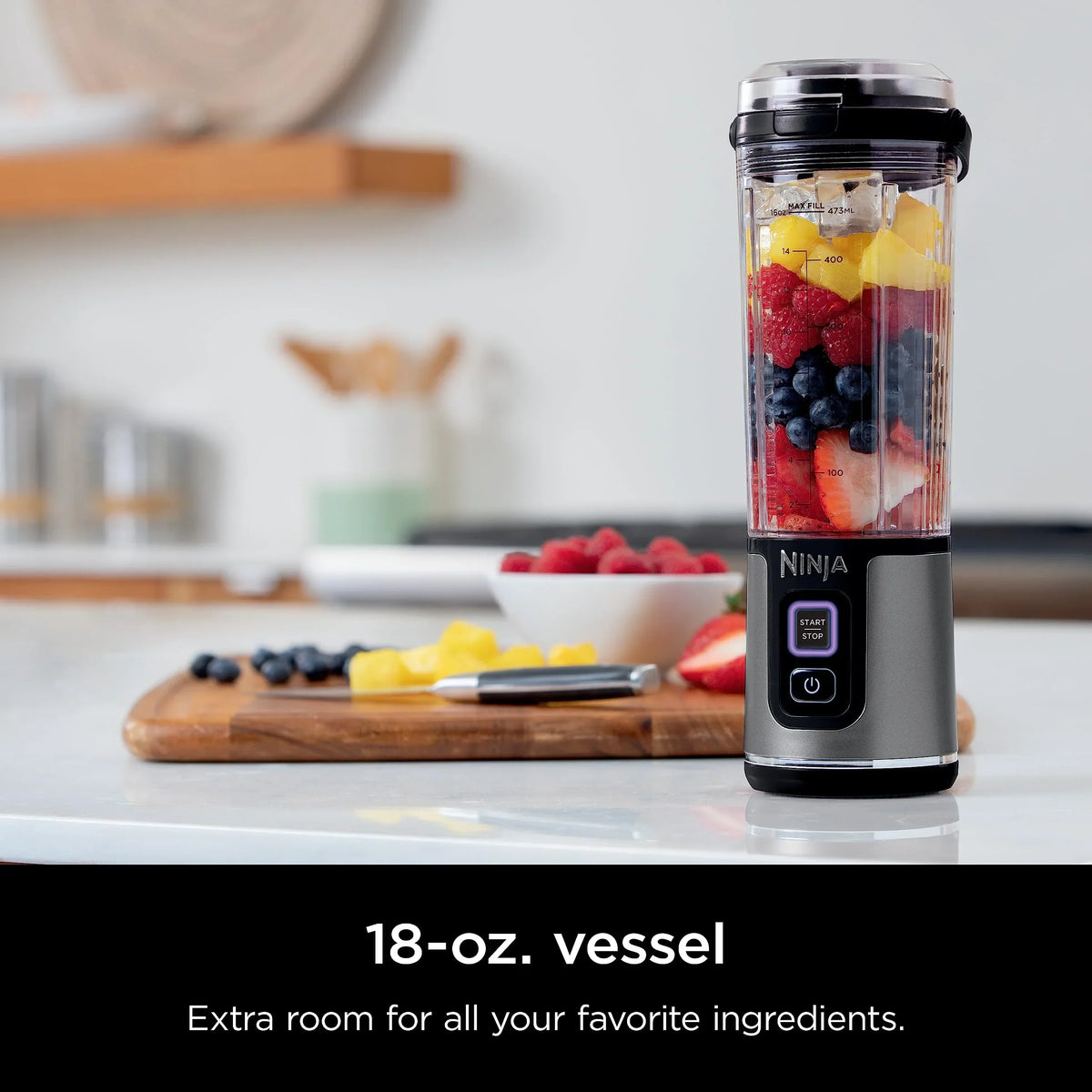 Nouveauté 2026 – Blender portable Ninja Blast , sans fil, bol de 532 ml (18 oz), blender individuel pour milkshakes et smoothies, sans BPA, couvercle étanche et bec verseur, rechargeable par USB-C, pièces compatibles lave-vaisselle, violet métallisé