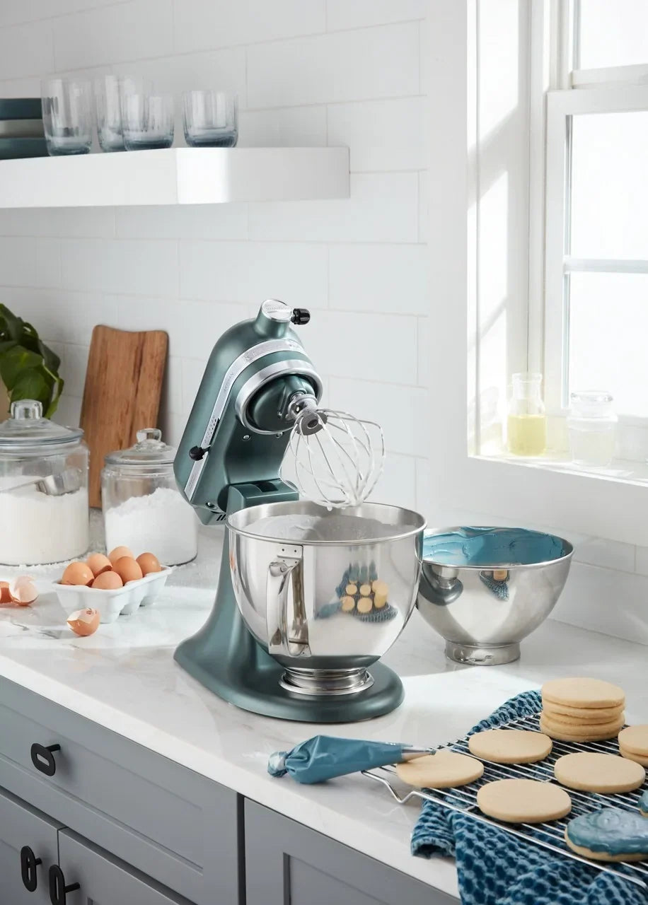 Nouveauté 2026 – Robot pâtissier KitchenAid Artisan Series 5 pintes à tête inclinable, coloris Wildflower, KSM156CXWF (édition