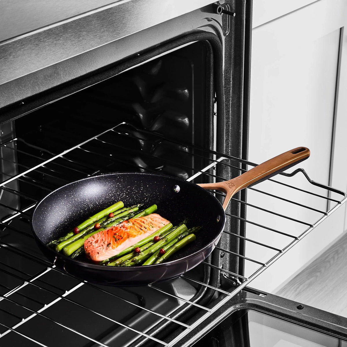 Nouveauté 2026 – Batterie de cuisine antiadhésive 12 pièces Thyme & Table Supreme , casseroles et poêles - Bronze