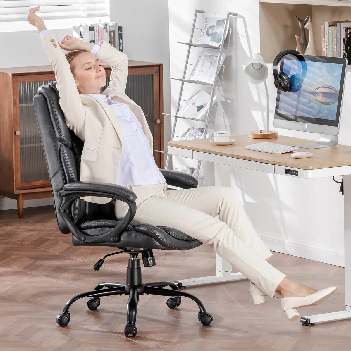 Nouveauté 2026 – Fauteuil de bureau ergonomique Mainstays Executive à dossier haut en cuir noir