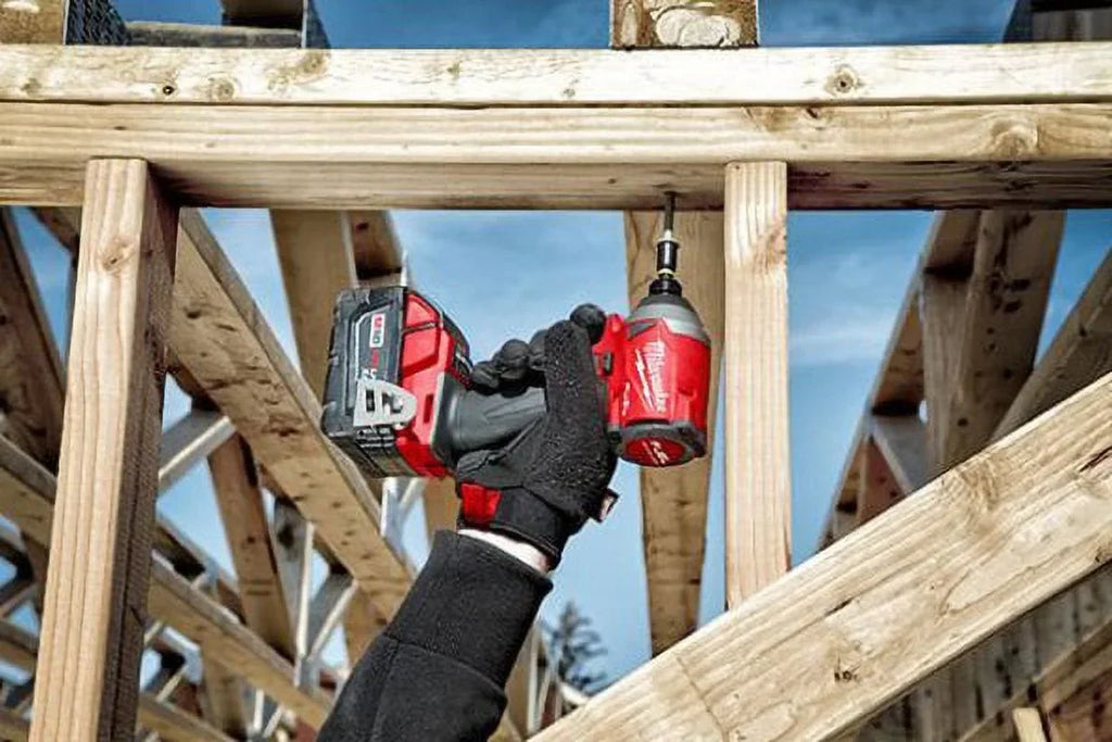 Nouveauté 2026 – Kit de visseuse à chocs hexagonale Milwaukee M18 Fuel 1/4" 18 V (réf. 2853-22) avec 2 batteries 5 Ah, chargeur et mallette de transport