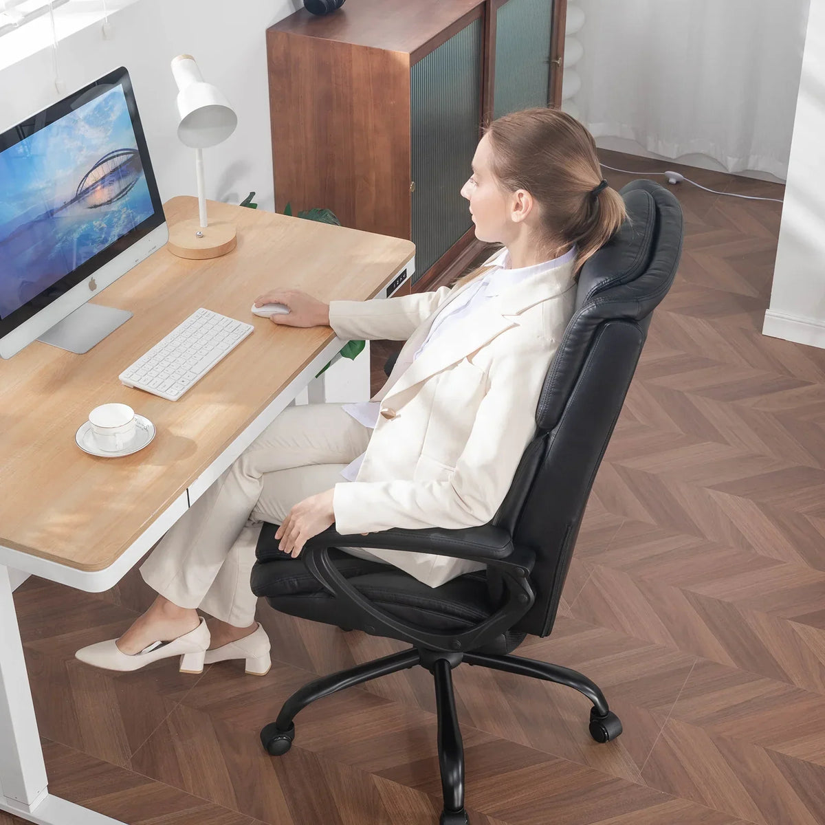 Nouveauté 2026 – Fauteuil de bureau ergonomique Mainstays Executive à dossier haut en cuir noir