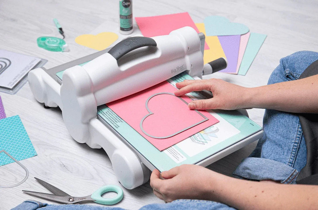 Nouveauté 2026 – Machine de découpe et d'embossage Sizzix Big Shot Plus