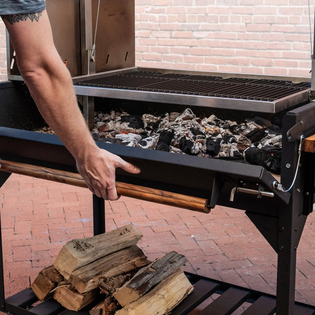 Nouveauté 2026 – Barbecue argentin Santa Maria Backyard Discovery, à bois et charbon de bois, en acier