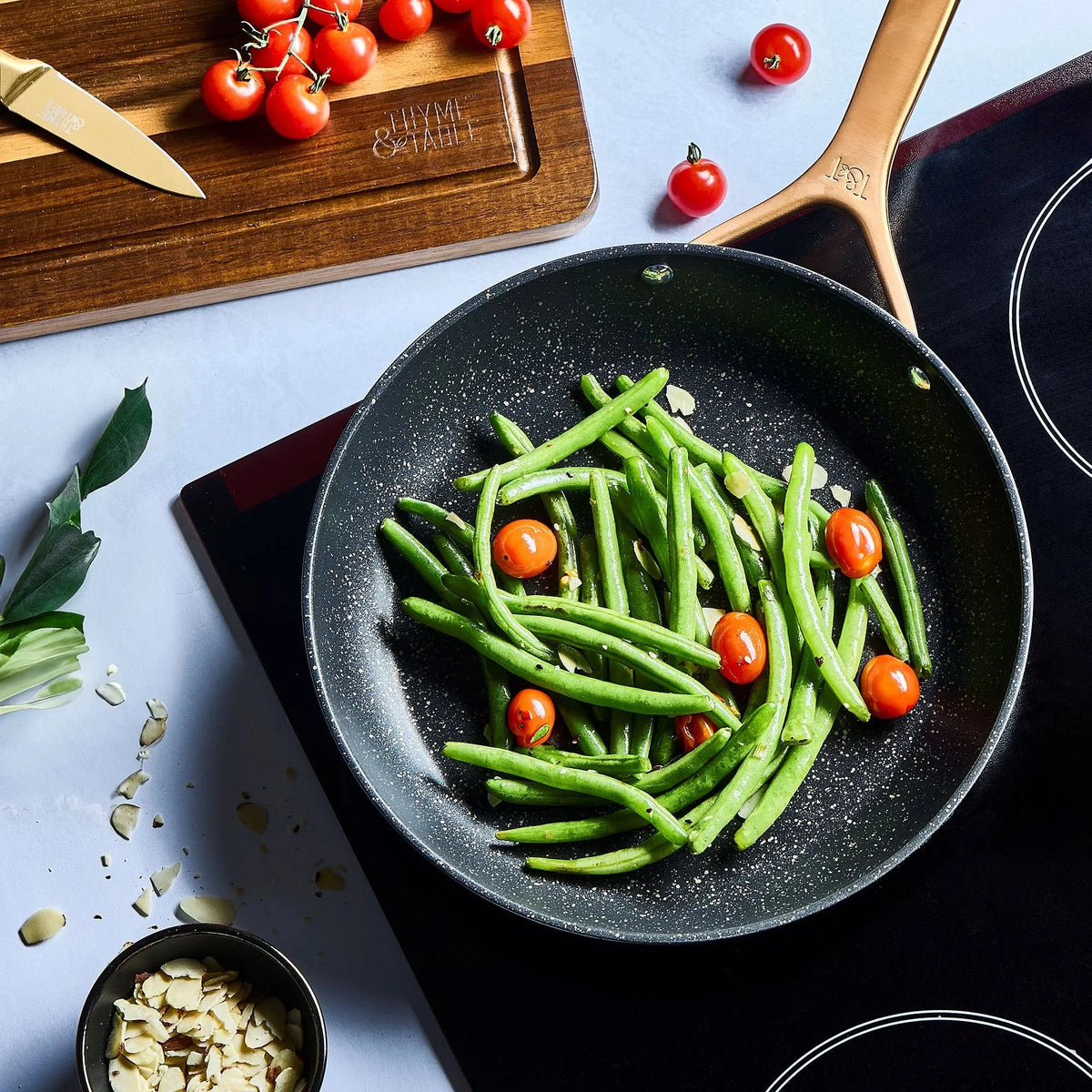 Nouveauté 2026 – Batterie de cuisine antiadhésive 12 pièces Thyme & Table Supreme , casseroles et poêles - Bronze