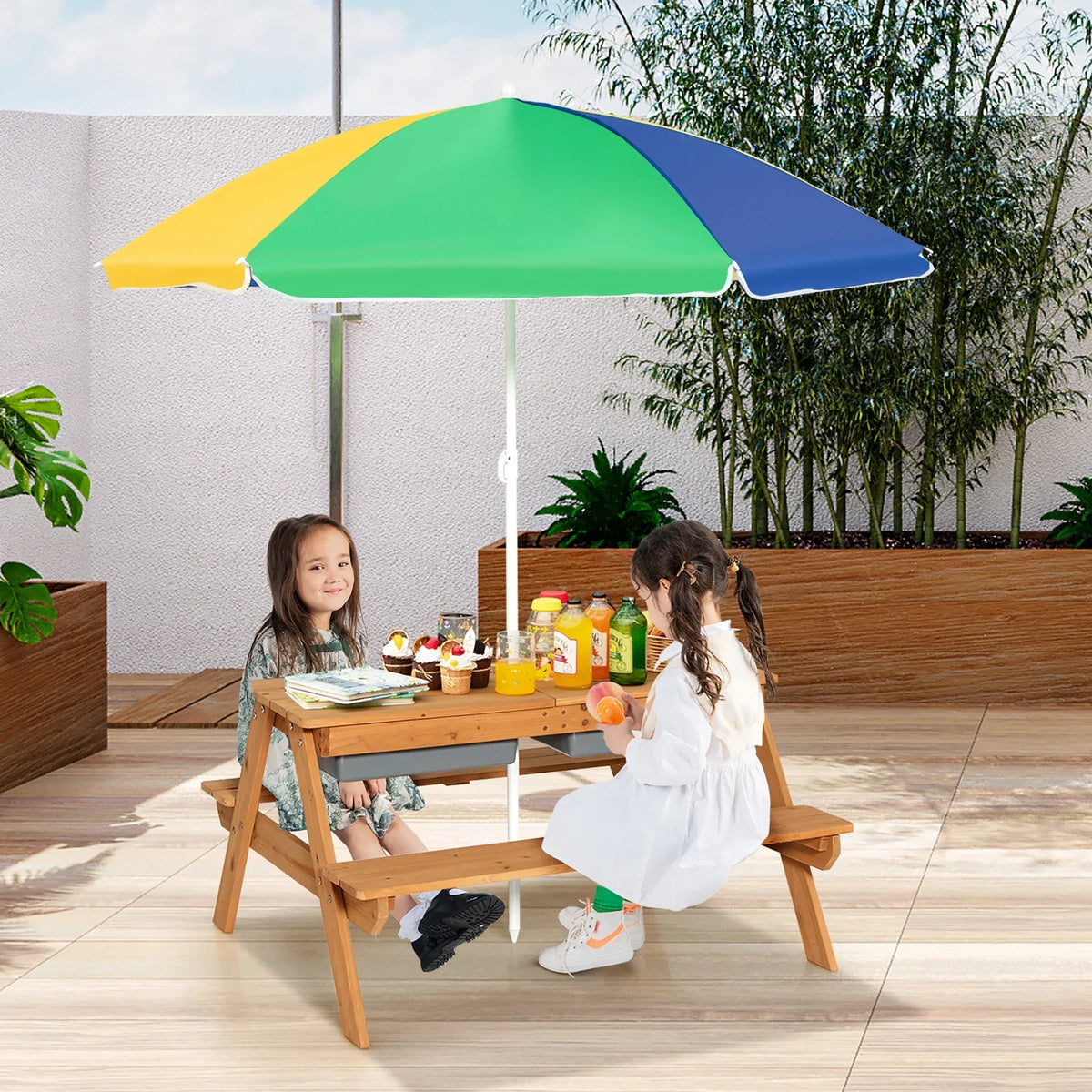 Nouveauté 2026 – Table de pique-nique 3 en 1 pour enfants Costway , en bois, avec bacs à sable et à eau, parasol et autres jeux, verte