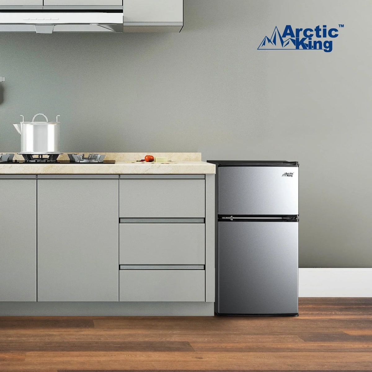 Nouveauté 2026 – Mini-réfrigérateur Arctic King 2 portes de 3,2 pi³ avec congélateur, acier inoxydable, E-Star, ARM32D5ASL