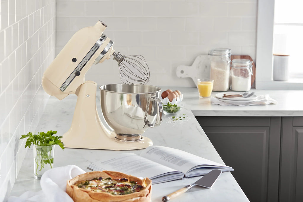 Nouveauté 2026 – Robot pâtissier KitchenAid Artisan Series 5 pintes à tête inclinable, coloris Wildflower, KSM156CXWF (édition