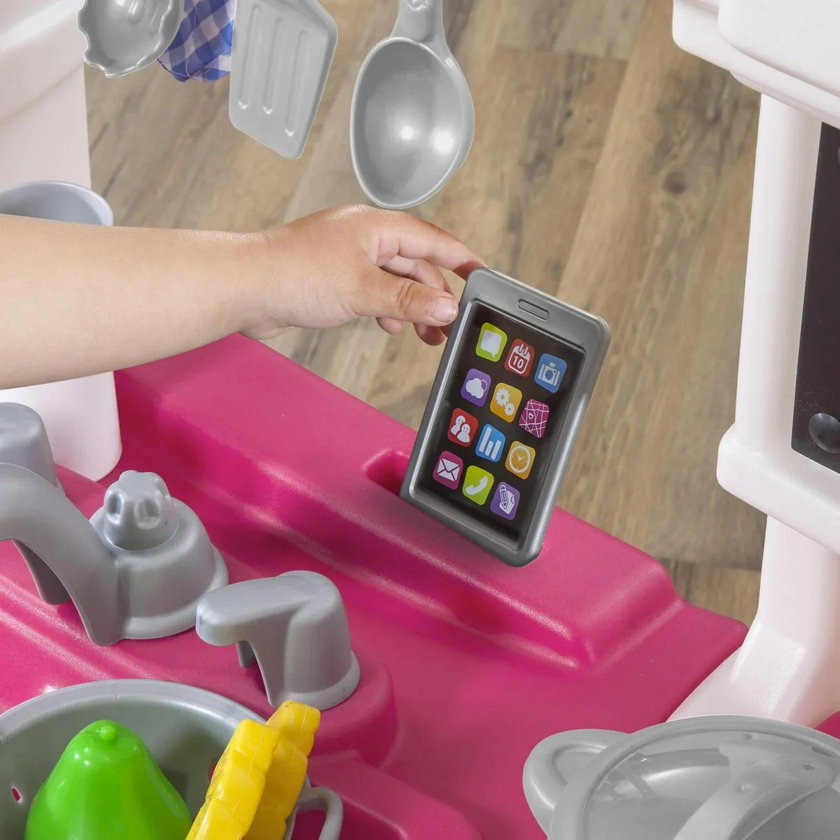 Nouveauté 2026 – Cuisine pour tout-petits Step2 Great Gourmet rose tendre en plastique souple avec ensemble de jeu de 35 pièces