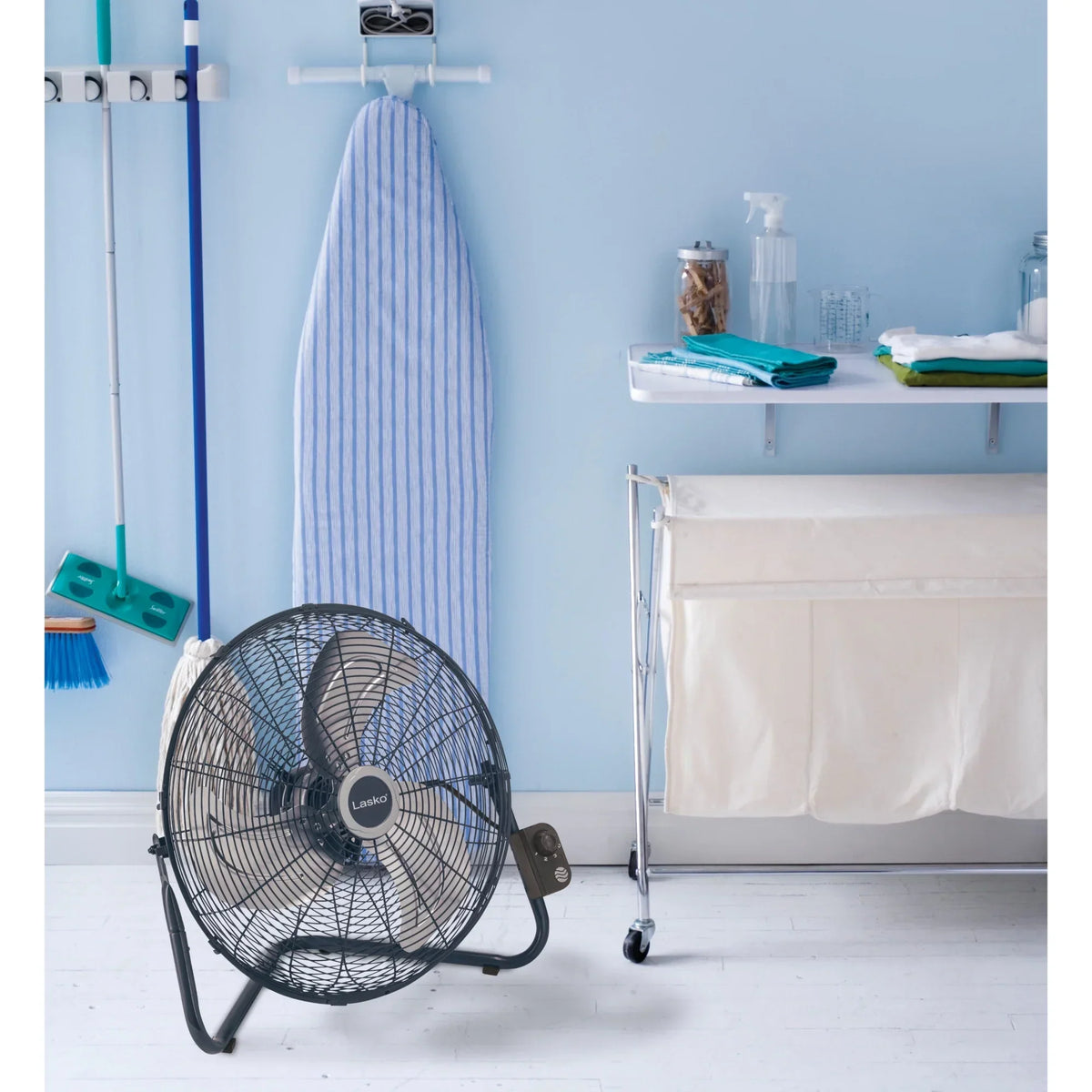 Nouveauté 2026 – Ventilateur sur pied haute vitesse Lasko Max Performance , option de montage mural, gris, H20610