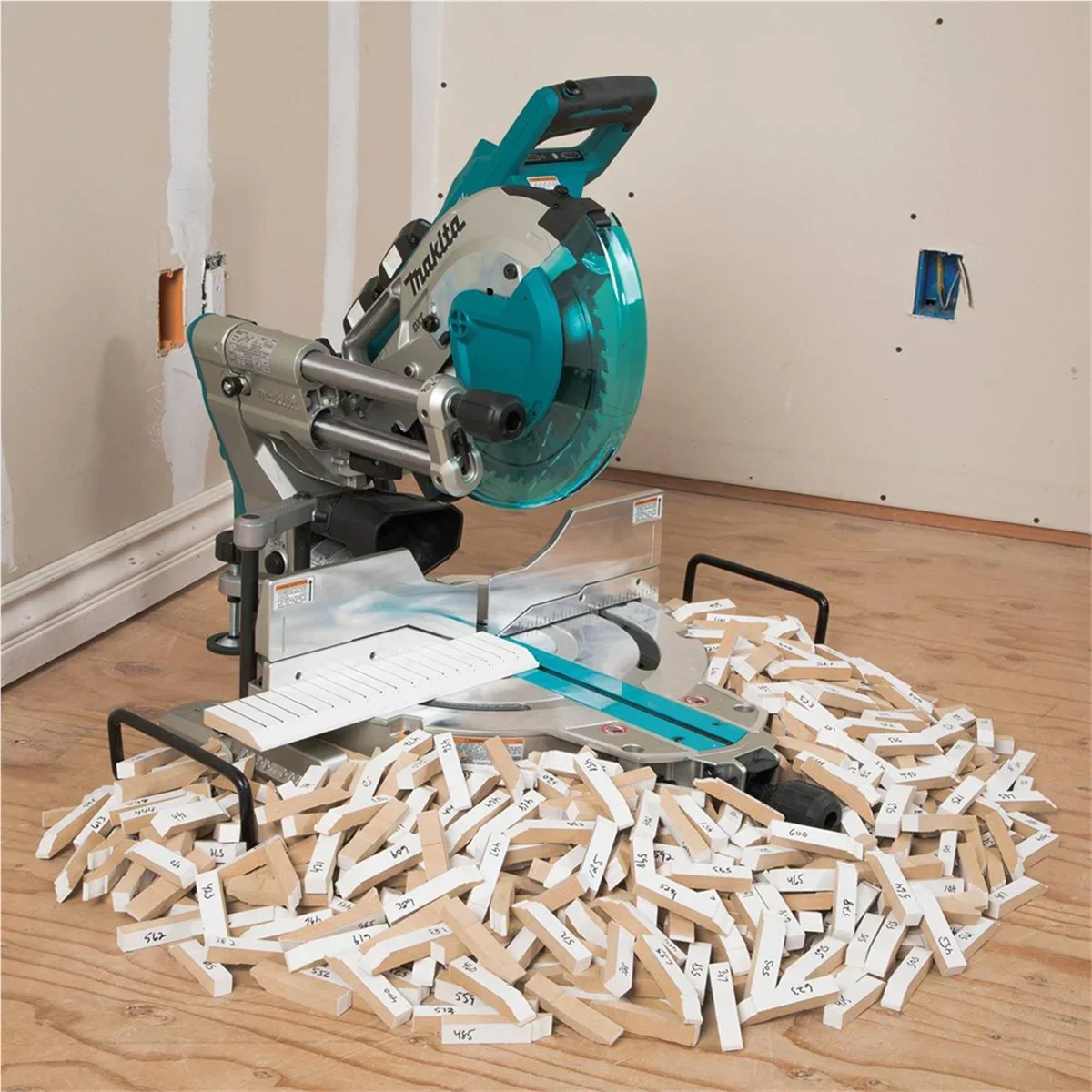 Nouveauté 2026 – Scie à onglets radiale à double biseau sans fil Makita X2 LXT avec laser