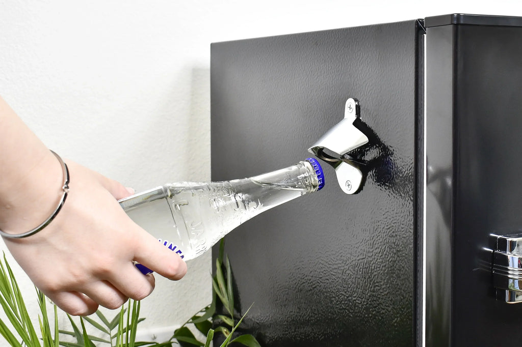Nouveauté 2026 – Réfrigérateur de bar rétro Frigidaire EFR376-C-PINK 3,2 pi³ (rose), 65 watts, avec ouvre-bouteille latéral